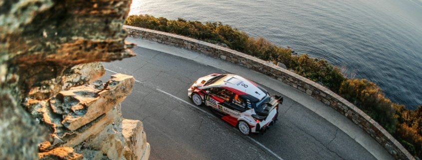 Ott Tanak con la Toyota Yaris WRC Plus al Tour de Corse 2019