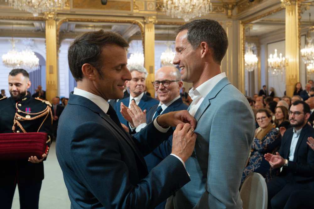 Emanuel Macron e Sebastien Ogier scaled