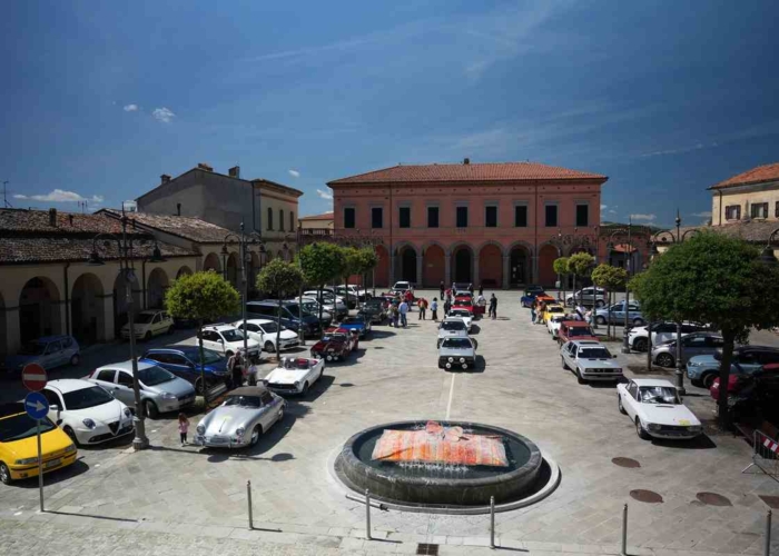 Le auto partecipanti alla Coppa di Borghi al riordino di Sogliano sul Rubicone