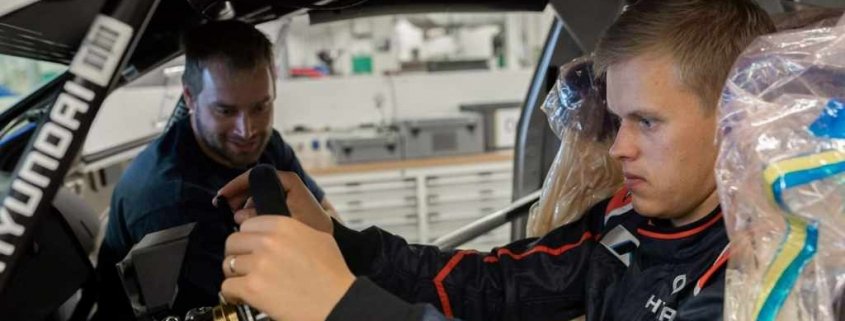Ott Tanak prende le misure alla sua Hyundai i20 WRC Plus