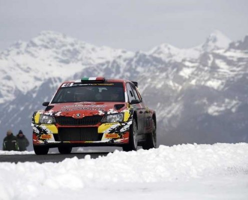 Vola sugli asfalti innevato la Skoda Fabia R5
