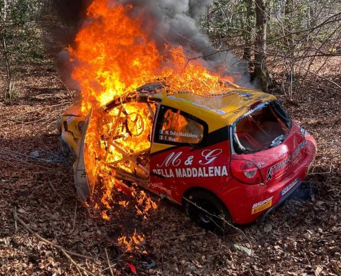 Incendio Rally dei Laghi: divampa la polemica