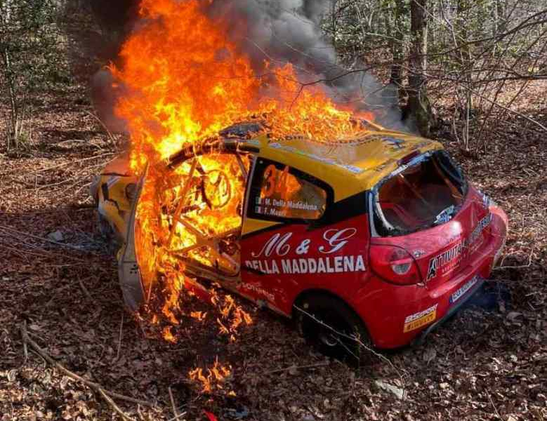 Incendio Rally dei Laghi: divampa la polemica