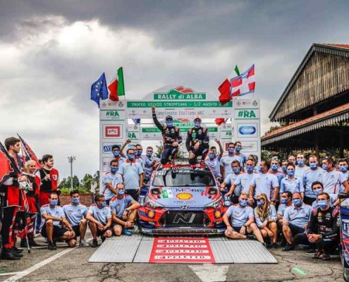 Rubato un gradino del podio del Rally di Alba, dov'è salito Neuville