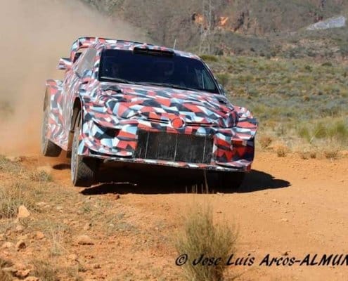 Toyota GR Yaris WRC 2021 in un test su sterrato