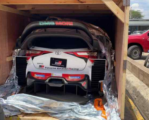 Manichino della Yaris WRC in Kenya
